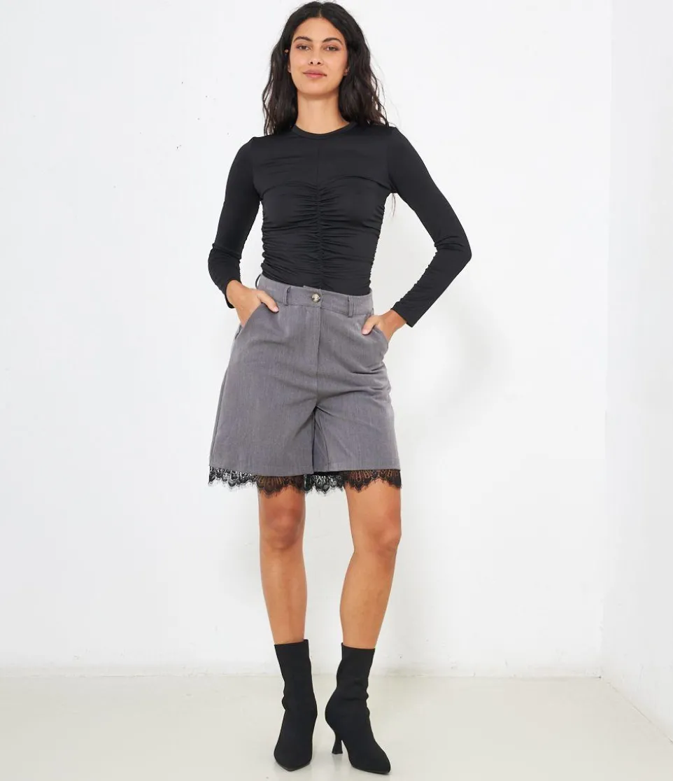 Bermuda con pizzo