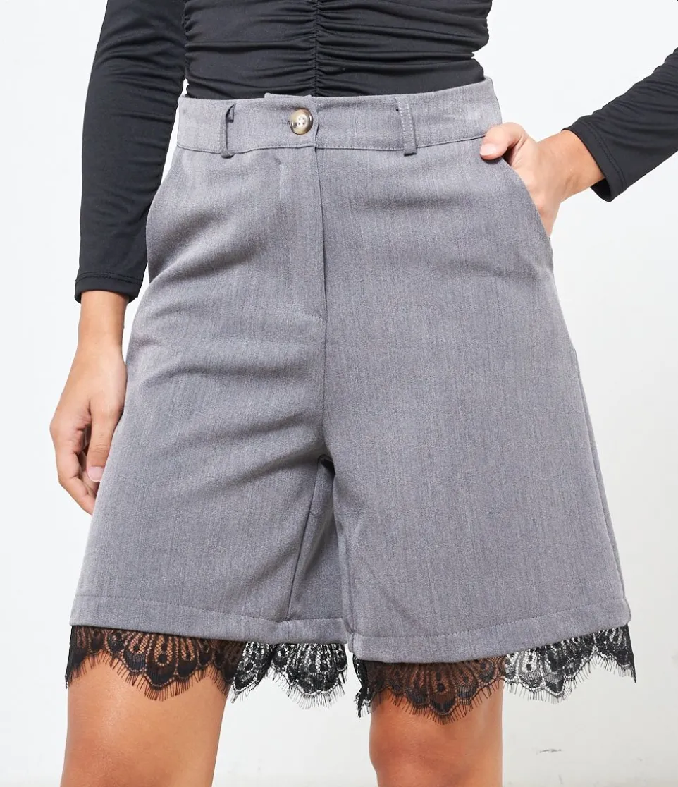 Bermuda con pizzo