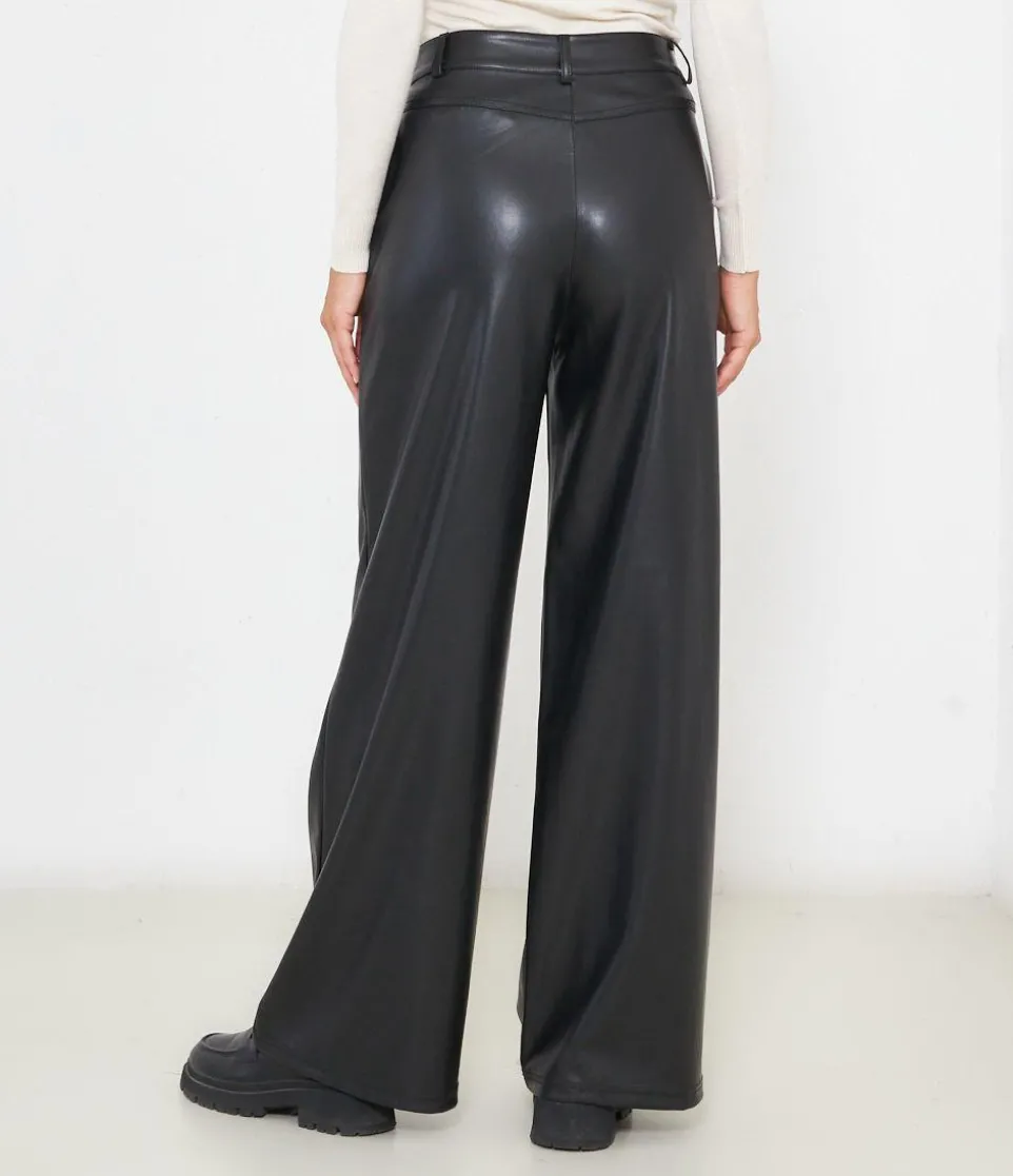 Pantaloni effetto pelle