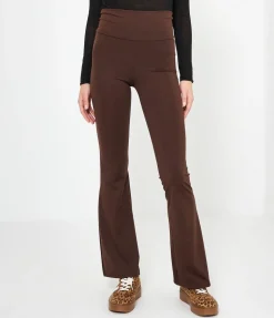 Pantaloni flare