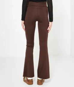 Pantaloni flare