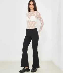 Pantaloni flare