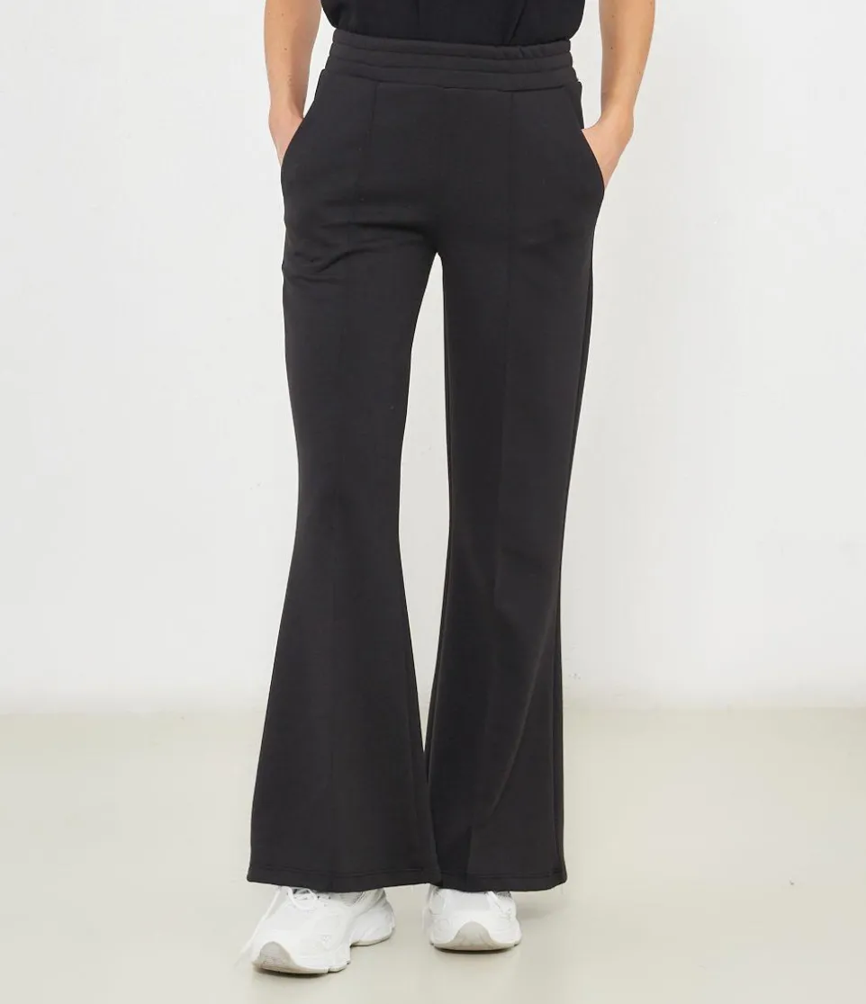 Pantaloni flare