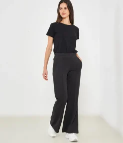 Pantaloni flare