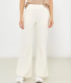 Pantaloni flare