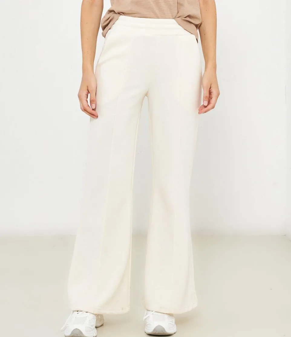 Pantaloni flare