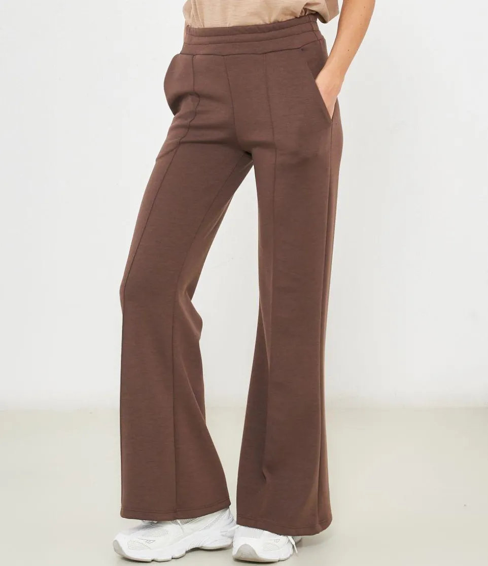 Pantaloni flare