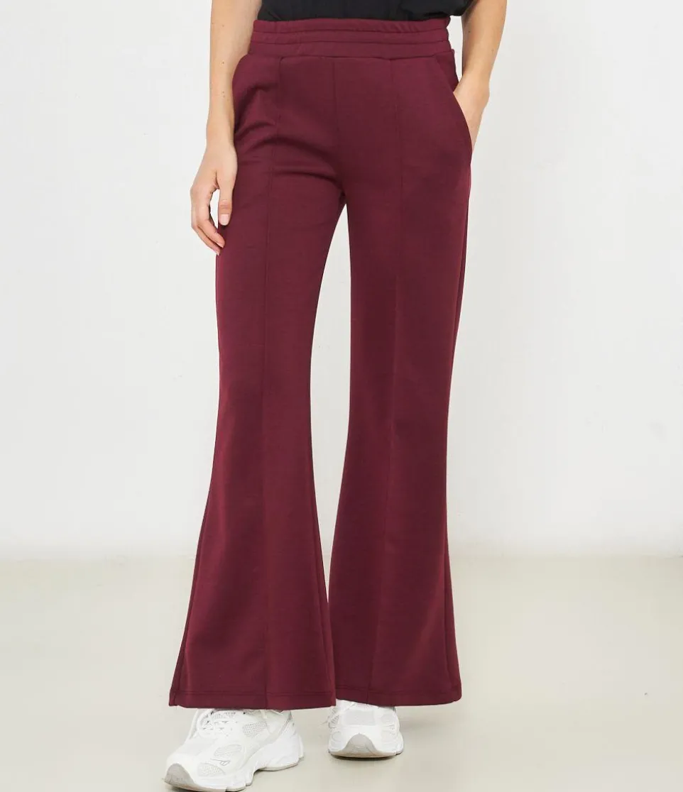 Pantaloni flare