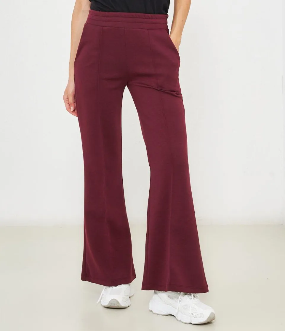 Pantaloni flare