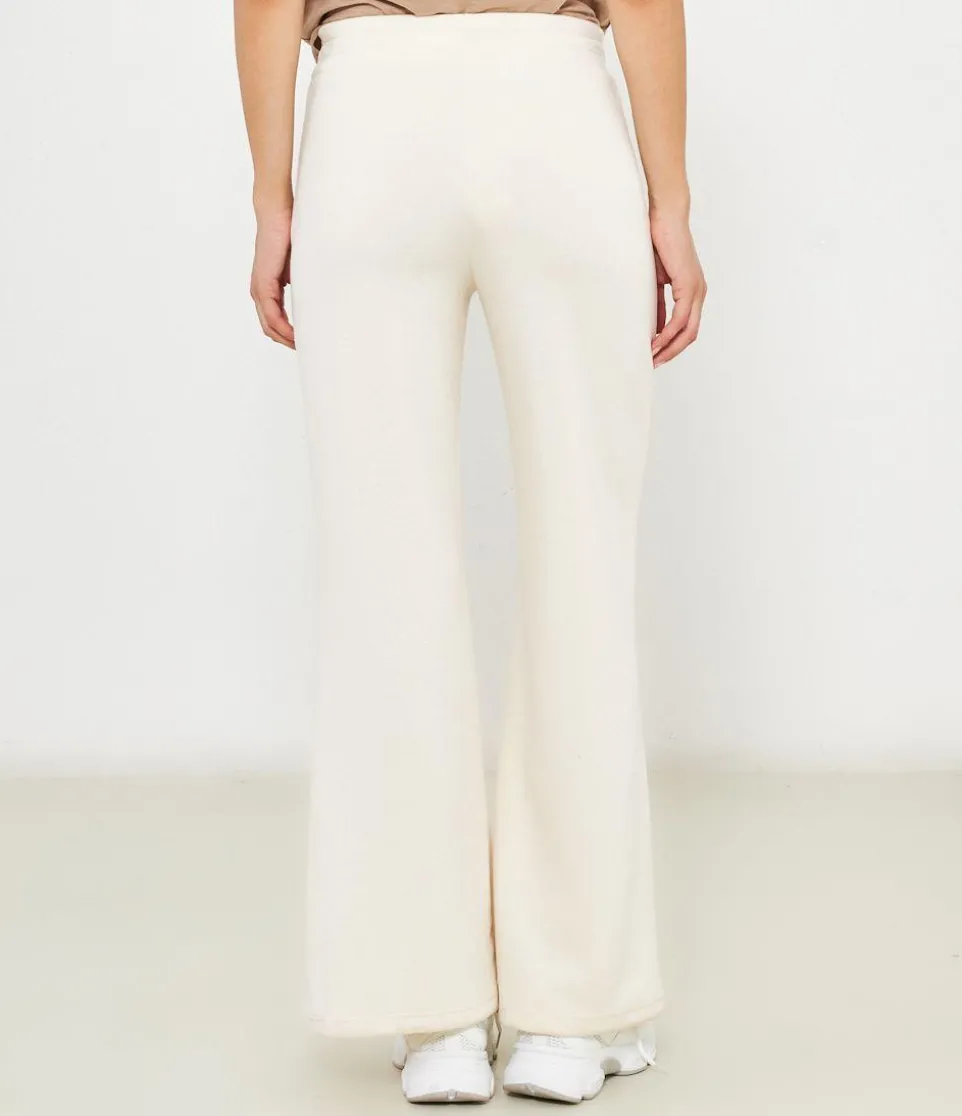 Pantaloni flare