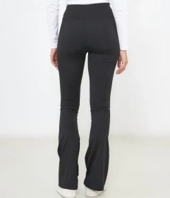 Pantaloni flare