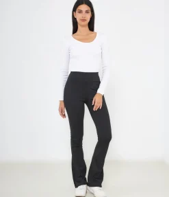 Pantaloni flare