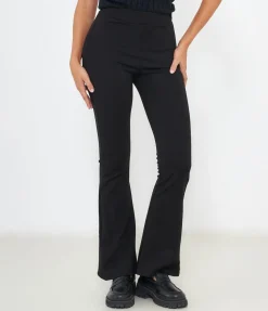 Pantaloni flare