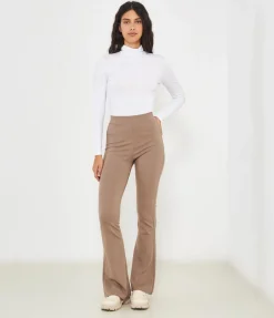 Pantaloni flare