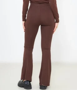 Pantaloni flare