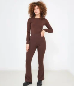 Pantaloni flare
