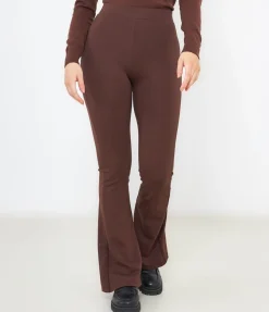 Pantaloni flare